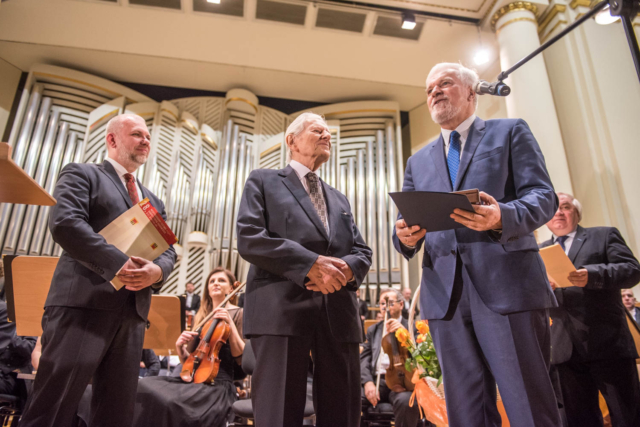 Internet 20160430 012